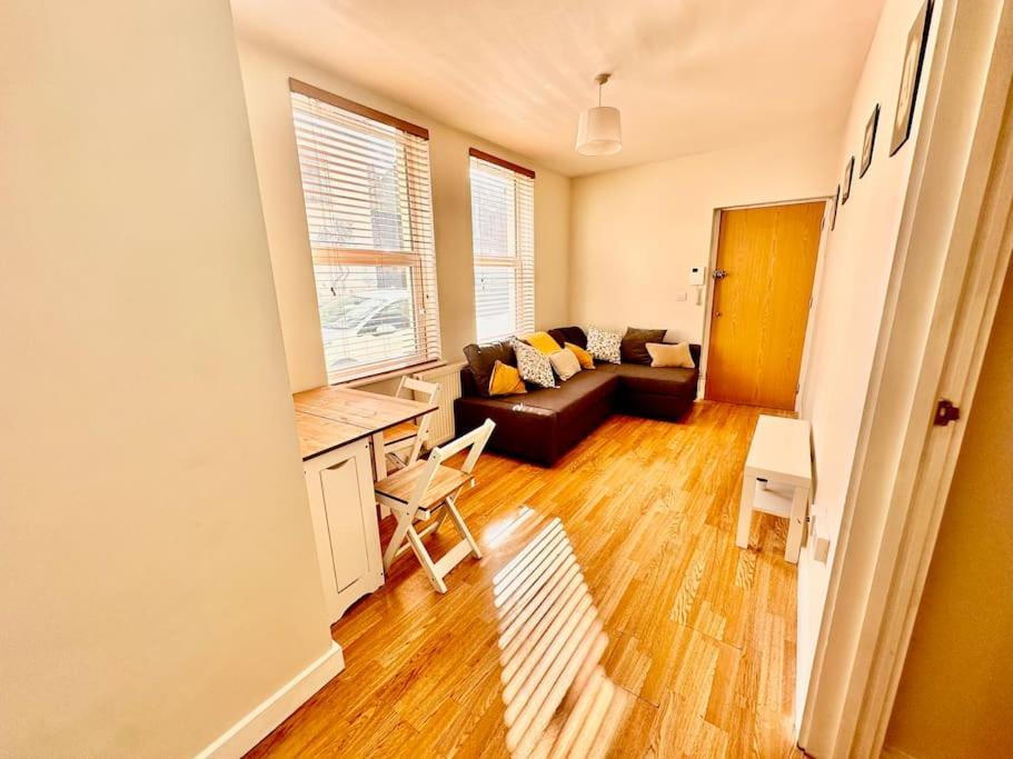 לונדון 2 Bedroom Apartment In Se13 מראה חיצוני תמונה