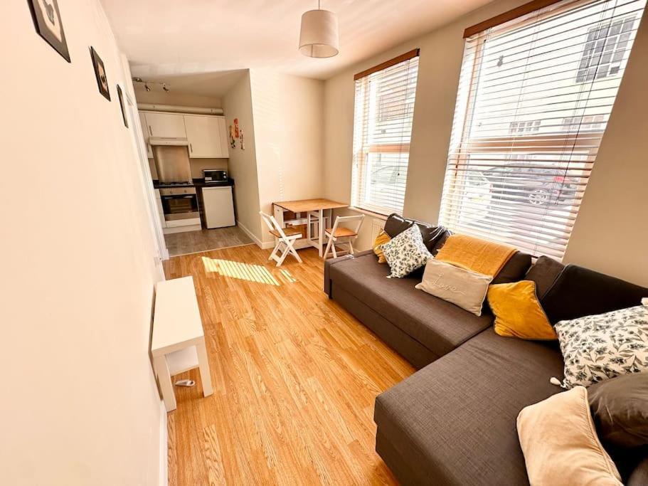 לונדון 2 Bedroom Apartment In Se13 מראה חיצוני תמונה